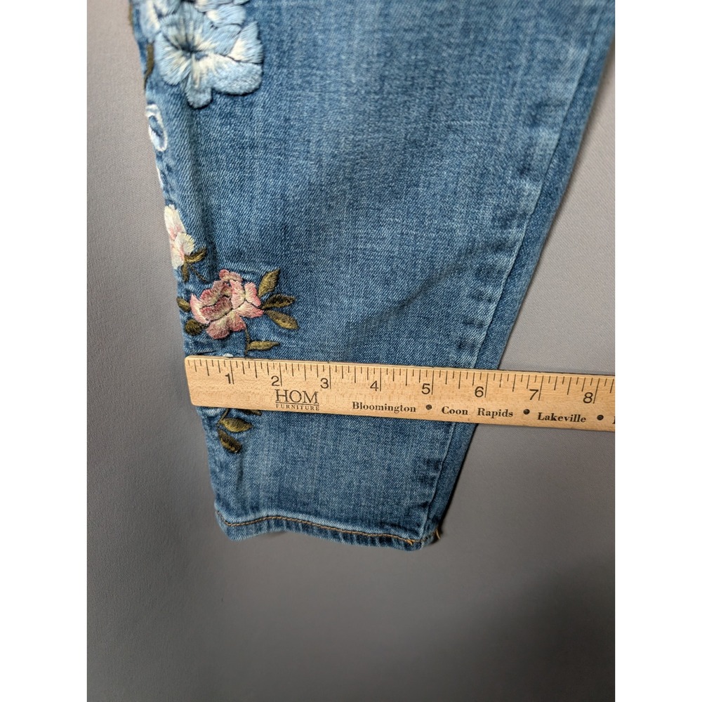 Driftwood Jackie High Rise Floral Embroidered Skinny Jeans Medium Wash Size 32 - Picture 9 of 10